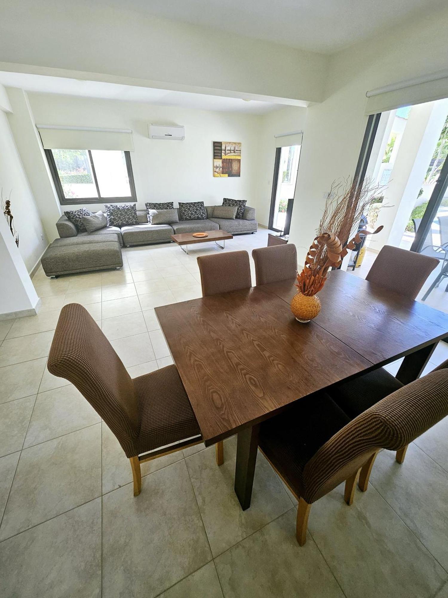Villa Modern 3 Bedroom Villa, Pool And Close To Golf Course