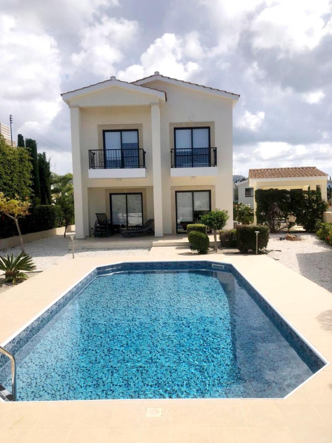Modern 3 Bedroom Villa, Pool And Close To Golf Course *