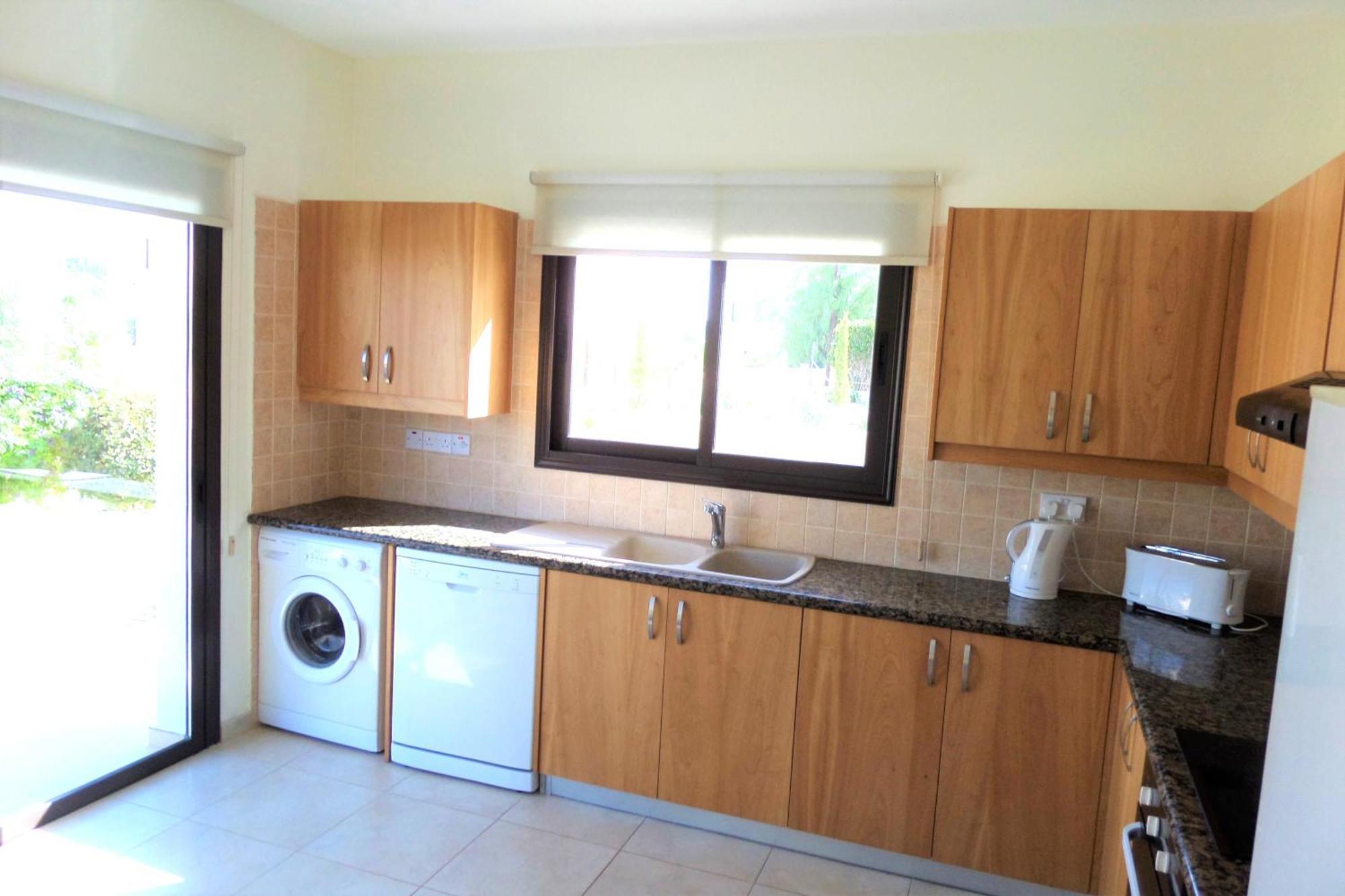 Modern 3 Bedroom Villa, Pool And Close To Golf Course Pafos
