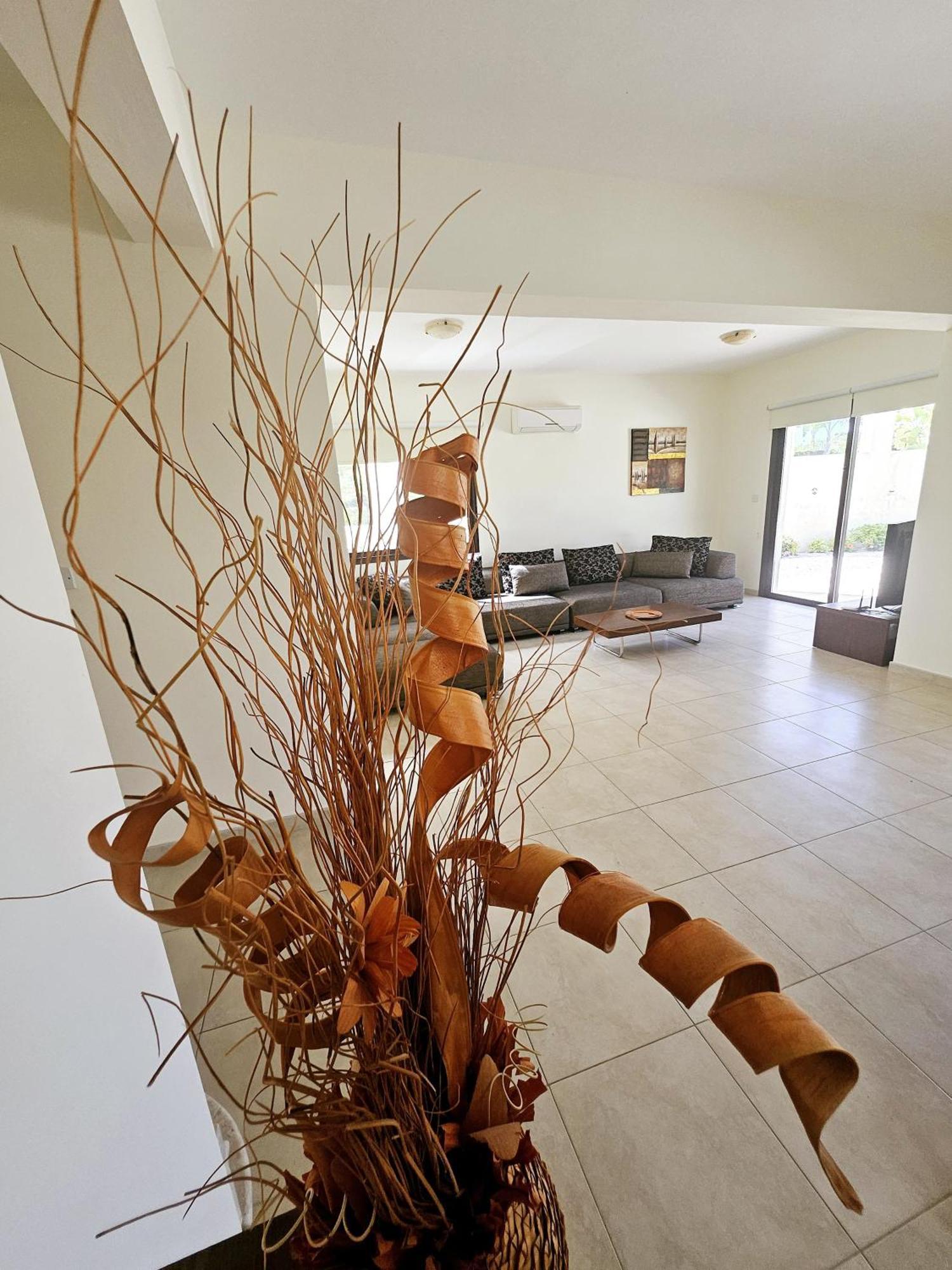 Willa Modern 3 Bedroom Villa, Pool And Close To Golf Course Pafos