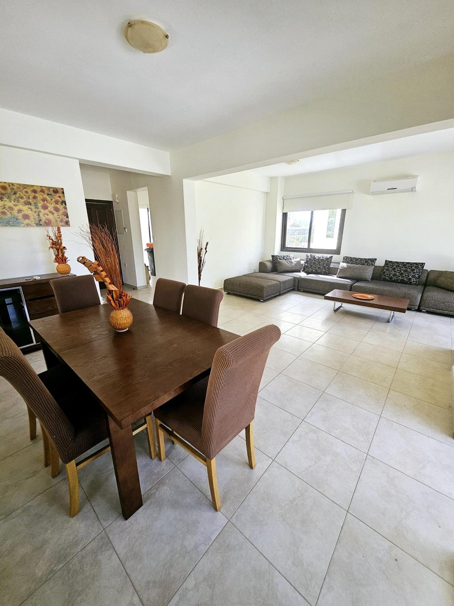 Modern 3 Bedroom Villa, Pool And Close To Golf Course *
