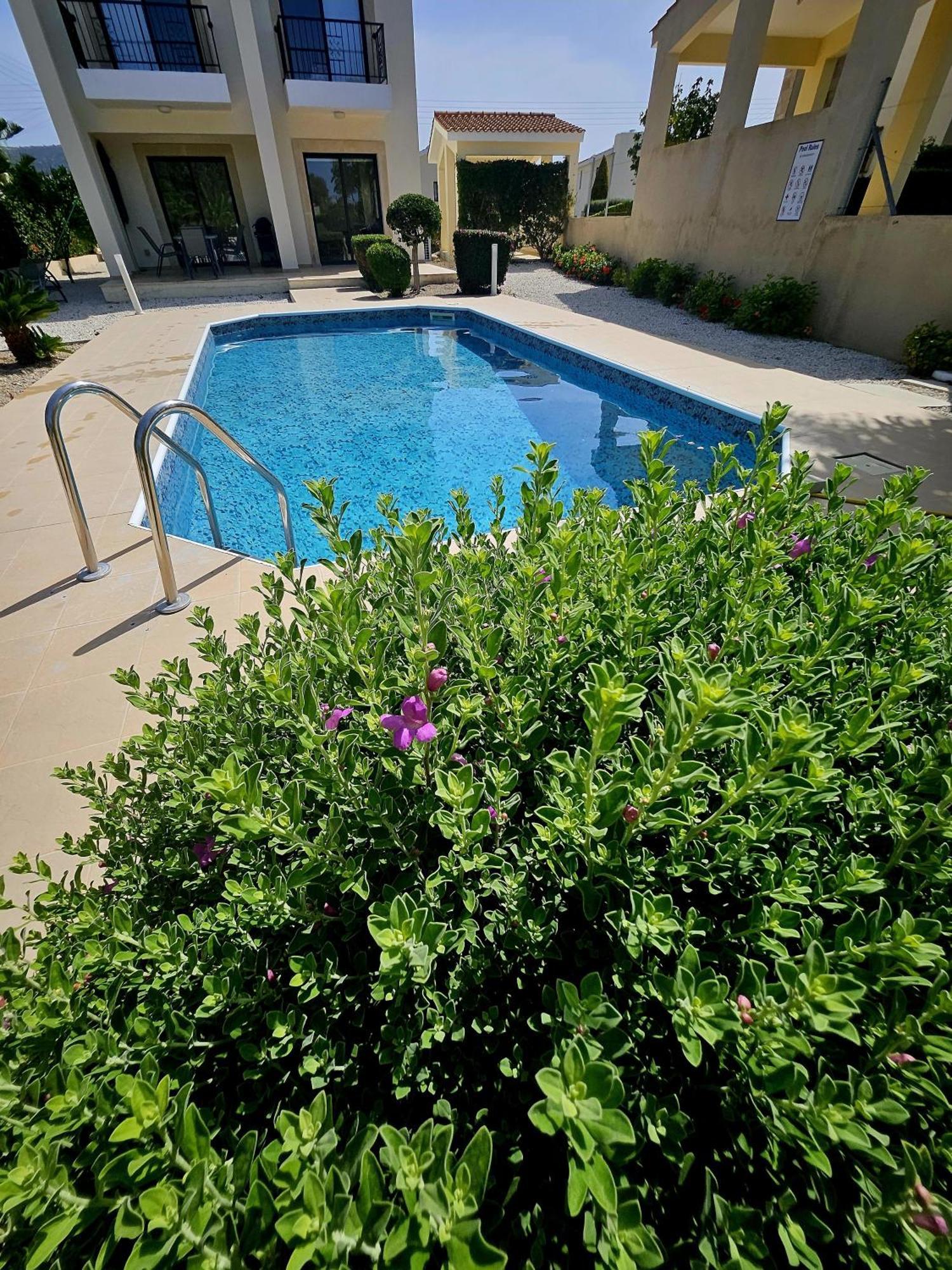 Modern 3 Bedroom Villa, Pool And Close To Golf Course Pafos