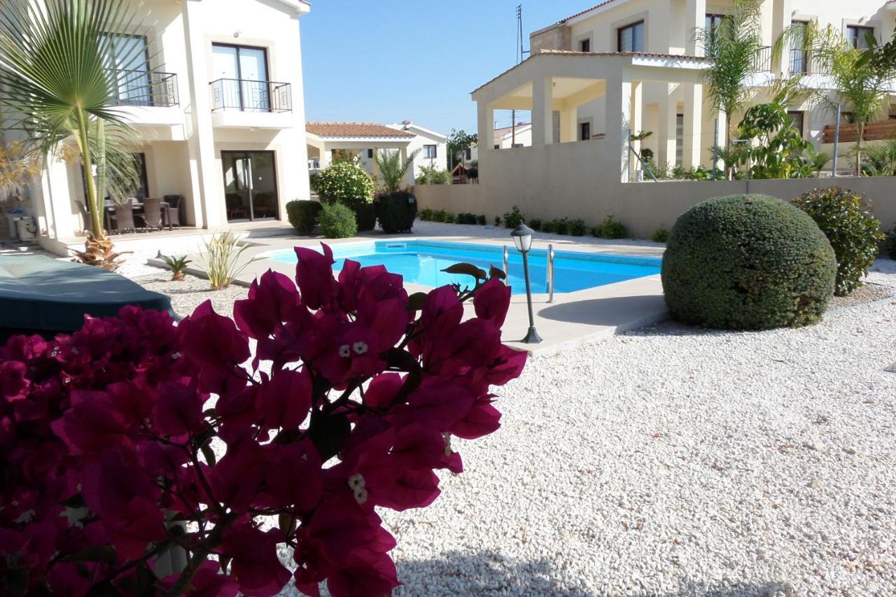 Modern 3 Bedroom Villa, Pool And Close To Golf Course Pafos